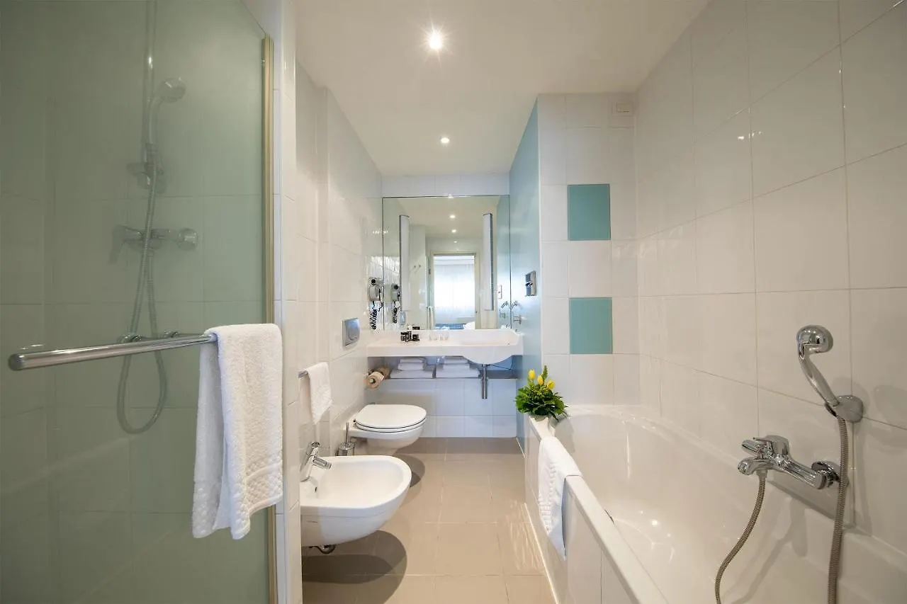 The Sydney Hotel Bolonia