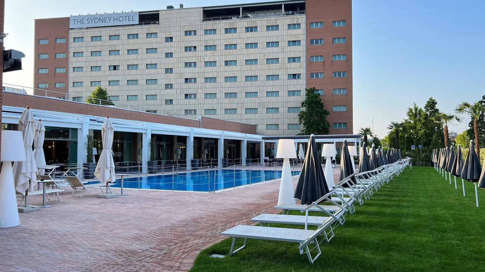 The Sydney Hotel Bolonia