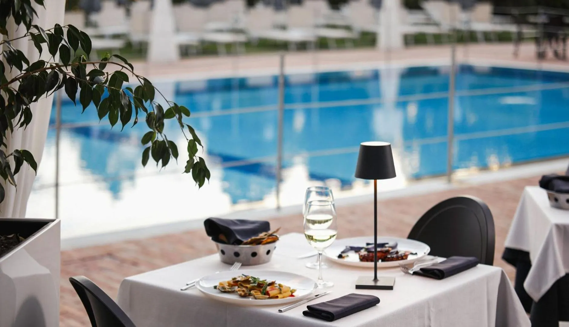 The Sydney Hotel Bolonia