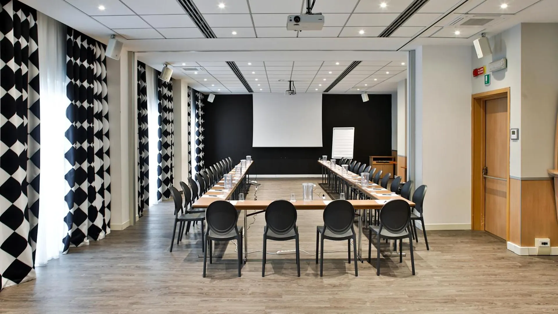 The Sydney Hotel Bolonia 4*,