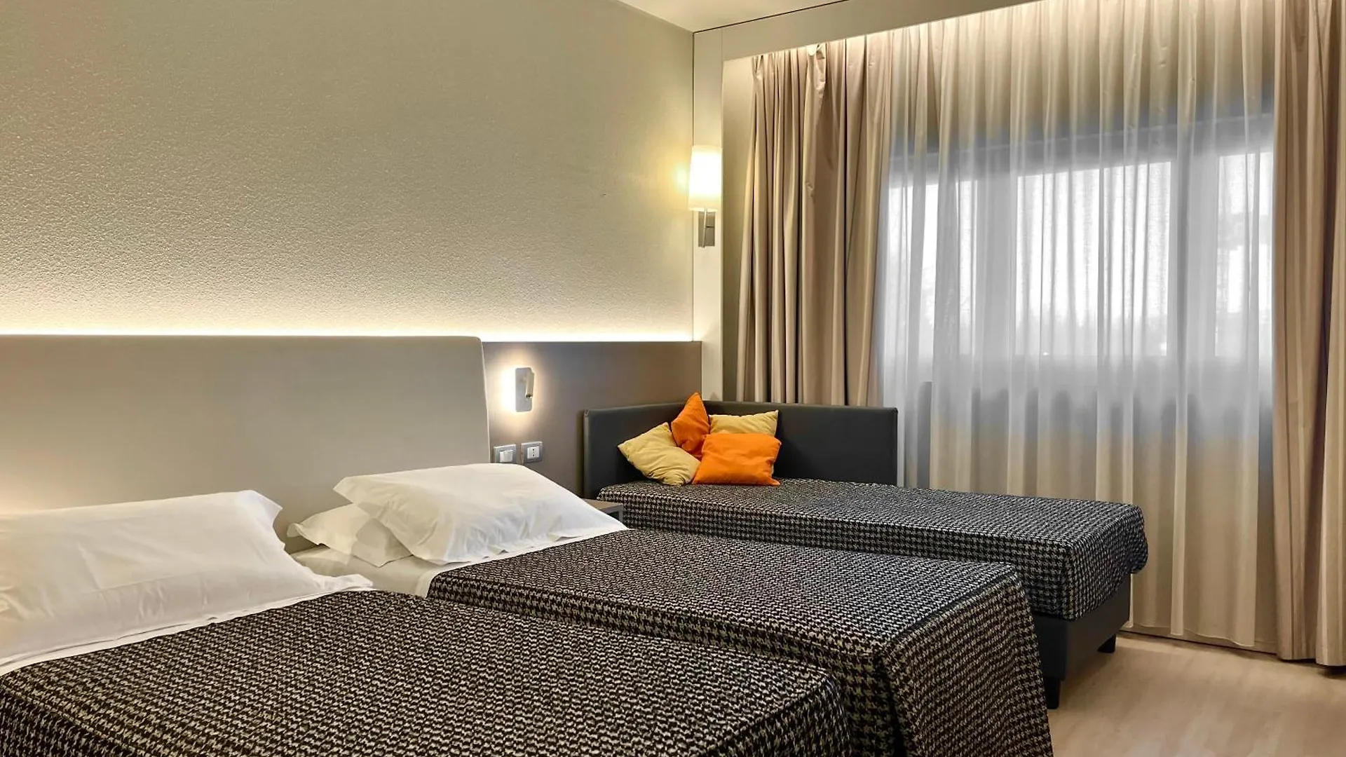 The Sydney Hotel Болонья Италия