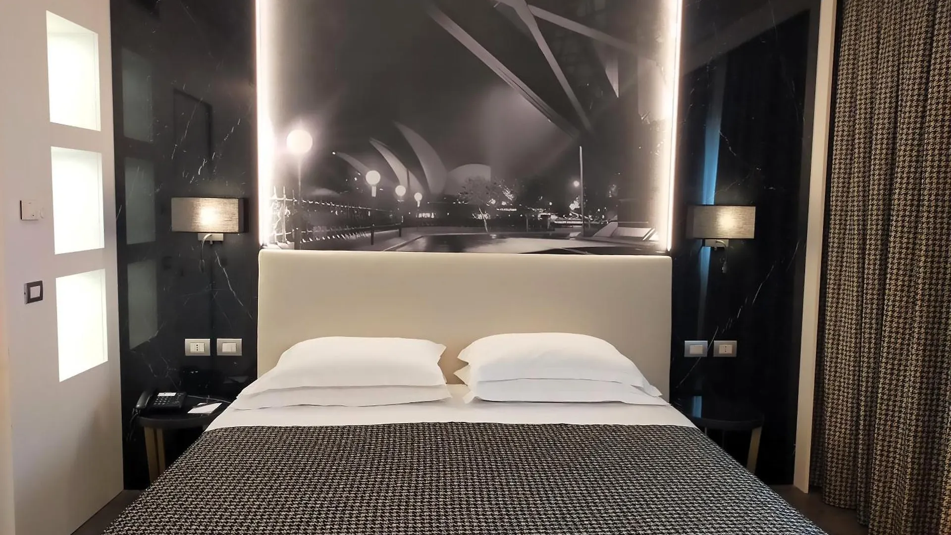 The Sydney Hotel Bolonia