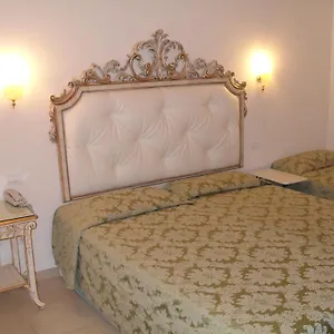 Residenza Due Torri Check In Presso Vicolo Cattani 7 *** Bologne