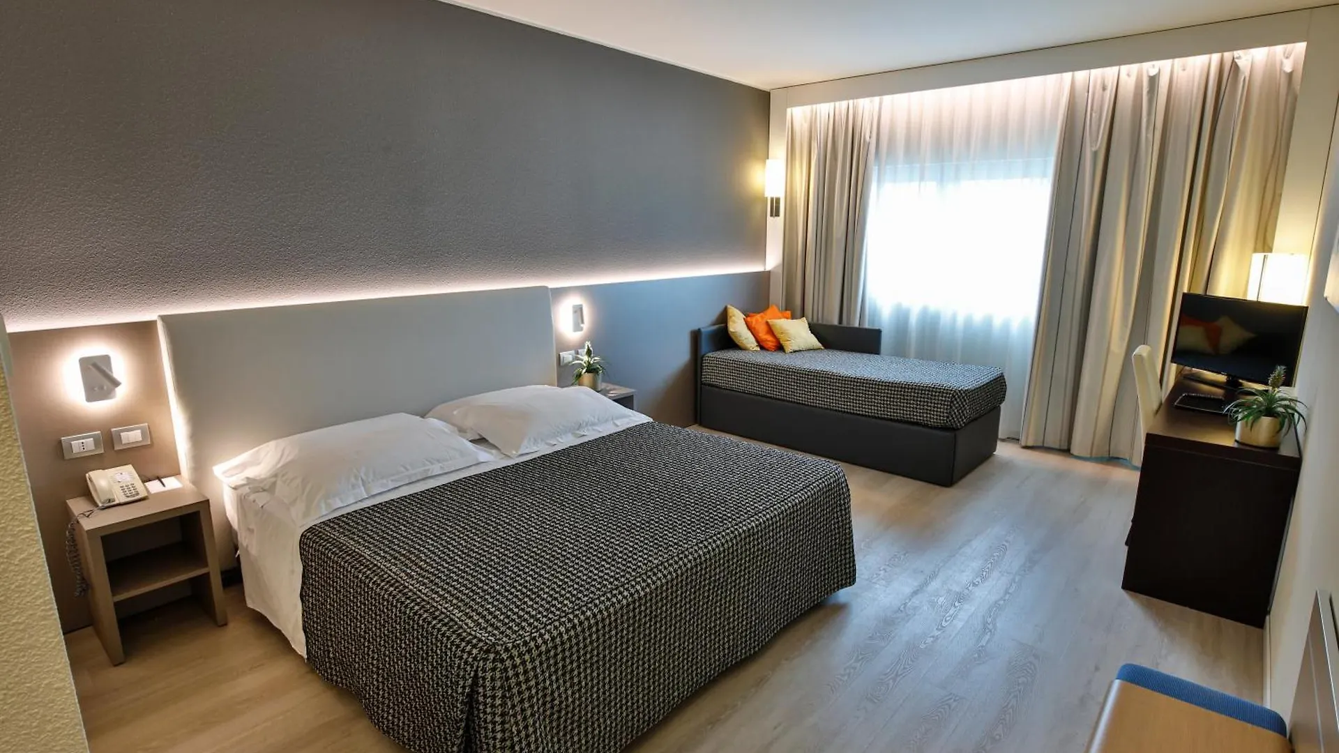 The Sydney Hotel Bologna 4*,  Italia